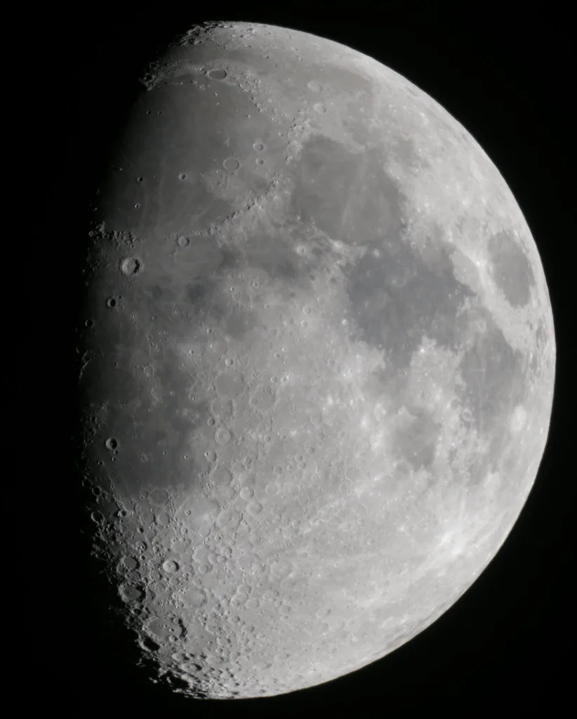 Photograph the Moon With a Phone Through a Telescope